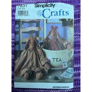 Simplicity 7831 Sewing pattern country bunny dresses pinafore 1980s